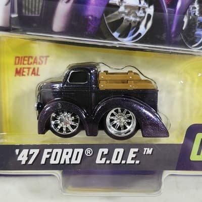 Car Tuned Series 10 Customs Street ‘47 Ford C.O.E. #04 Purple 1/64 Toy NEW - Thumbnail 2