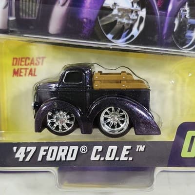 Car Tuned Series 10 Customs Street ‘47 Ford C.O.E. #04 Purple 1/64 Toy NEW - Thumbnail 6
