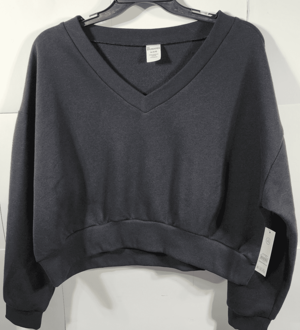 No Boundaries Women's XL V-Neck Fleece Cropped Sweatshirt Relaxed Pullover NEW