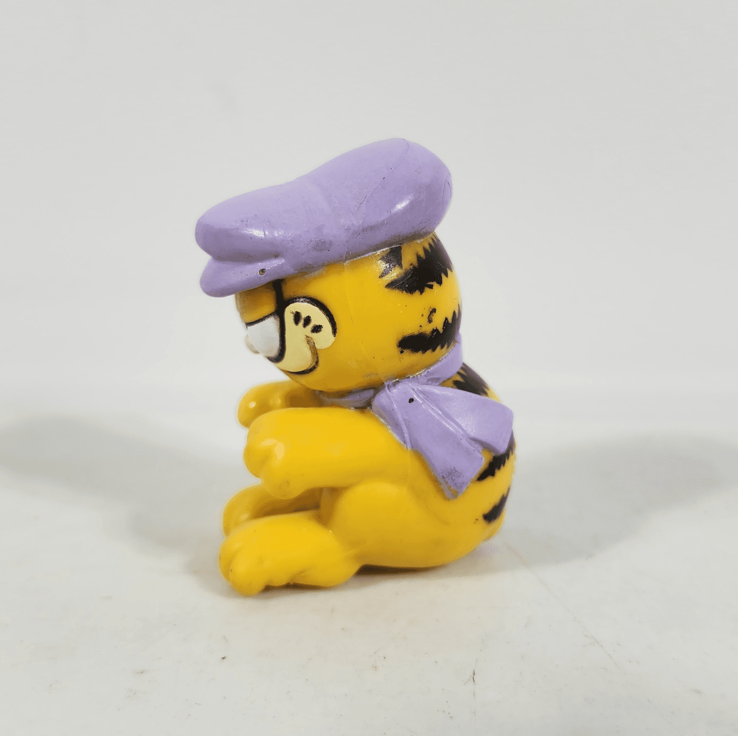 Garfield 2" PVC Figure Vintage 1981 United Feature Syndicate Beach Ball Gat Cap - Thumbnail 3