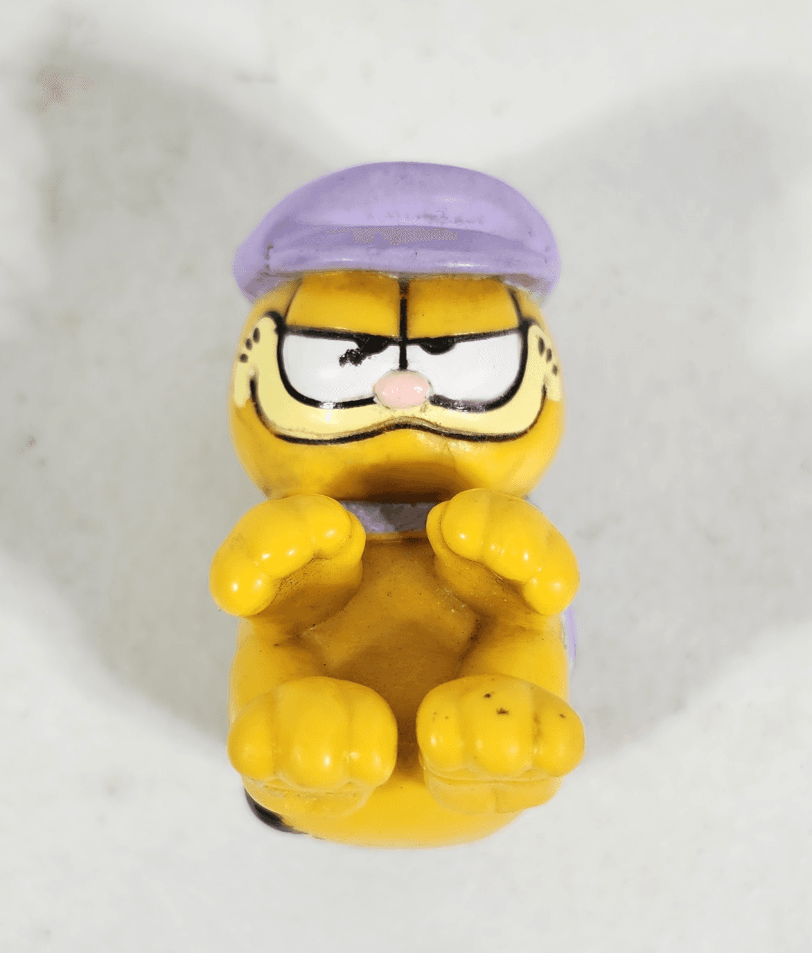 Garfield 2" PVC Figure Vintage 1981 United Feature Syndicate Beach Ball Gat Cap - Thumbnail 2