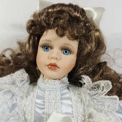 Vintage 1991 Seymour Mann Connoisseur Collection 16" Porcelain Doll W/Stand - Thumbnail 3