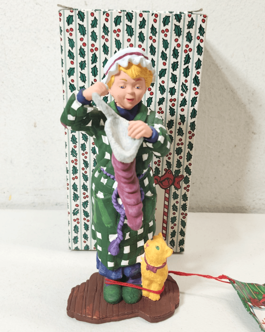 Dept 56 All Through The House Figurine Sue Ellen with Box Home Decor - Thumbnail 2