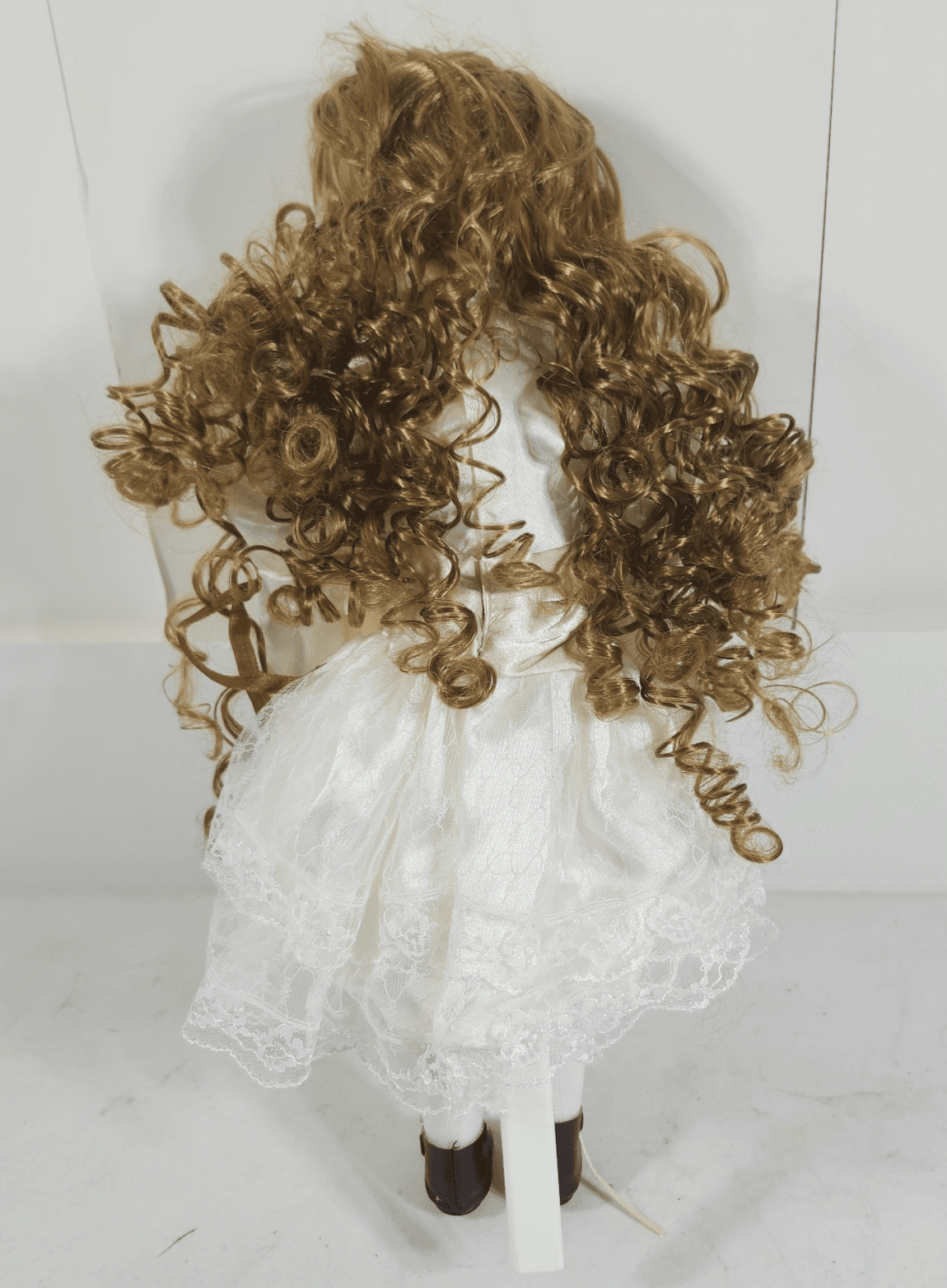 Seymour Mann Porcelain Curly Hair Faith Connoisseur Collection Doll - Thumbnail 8