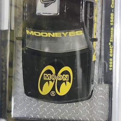M2 Machines Mooneyes 1988 GMC Sierra 1500 Custom Limited 1/4400 Hobby Toy NEW - Thumbnail 2