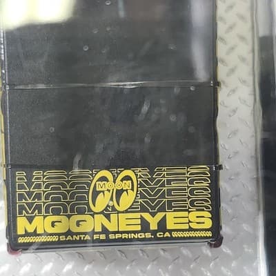 M2 Machines Mooneyes 1988 GMC Sierra 1500 Custom Limited 1/4400 Hobby Toy NEW - Thumbnail 3