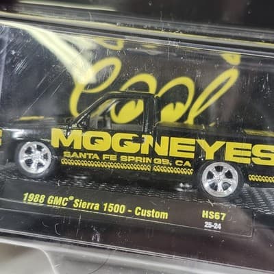 M2 Machines Mooneyes 1988 GMC Sierra 1500 Custom Limited 1/4400 Hobby Toy NEW - Thumbnail 5