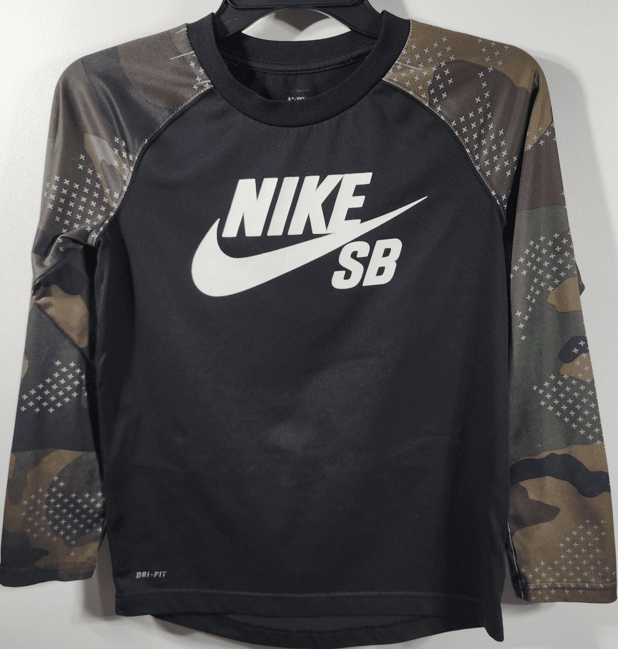 Nike SB Boy's L Green Camo Dri-Fit Pullover Shirt Athletic - Thumbnail 5