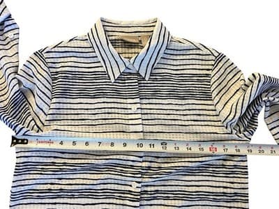 M Lot Of 2 Women’s Tops Shirts White Columbia & Chicos Striped Blouse Spring - Thumbnail 8
