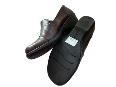 Size 9 Women’s Brown Leather Clark’s Slip On Shoes Loafers - Thumbnail 2