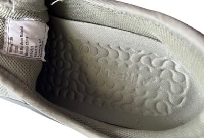 Women’s FREELY Slip On Tennis shoes Sneakers Excellent Mint Condition - Thumbnail 4