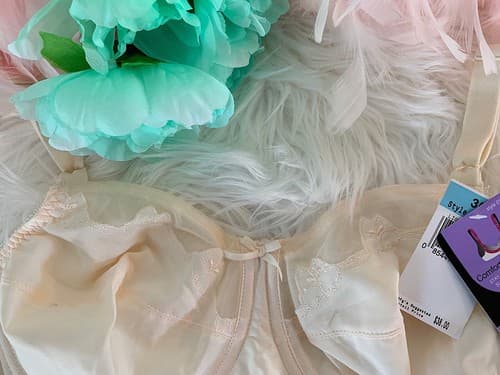 36C Bali Bra Nude NWT Floral Scalloped Cups Sheer Chiffon Accents - Thumbnail 2