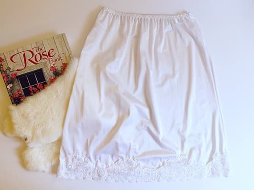 Vintage Vanity Fair Lingerie Pinup Slip White Romantic Floral Lace Small - Thumbnail 4