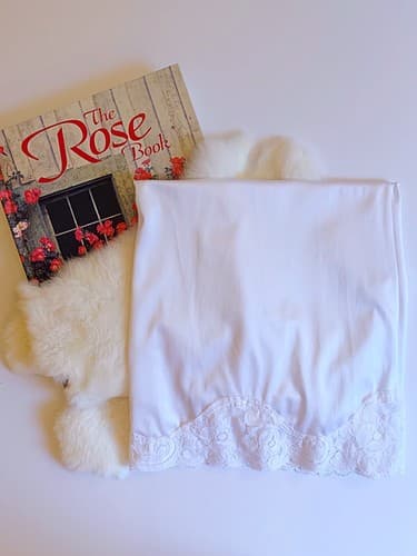 Vintage Vanity Fair Lingerie Pinup Slip White Romantic Floral Lace Small - Thumbnail 2