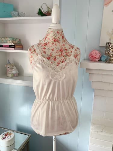 Vintage Camisole Pastel Cream Wide Floral Scalloped Lace Bodice Peplum Waist - Thumbnail 3
