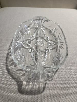 Vintage 4 piece Clear Pressed Glass Starburst Pattern Bowl and Tray Set - Thumbnail 9