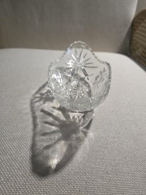 Vintage 4 piece Clear Pressed Glass Starburst Pattern Bowl and Tray Set - Thumbnail 6