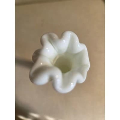 RARE! Vintage Milk Glass Vase – Geometric Diamond Pattern – Ruffled Top - Thumbnail 5