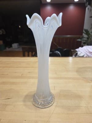 ANTIQUE 1907 FENTON WHITE OPALESCENT SWUNG TREE TRUNK VASE PLUNGER BOTTOM 11.5" - Thumbnail 5