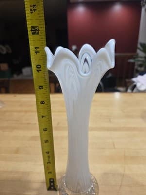 ANTIQUE 1907 FENTON WHITE OPALESCENT SWUNG TREE TRUNK VASE PLUNGER BOTTOM 11.5" - Thumbnail 7
