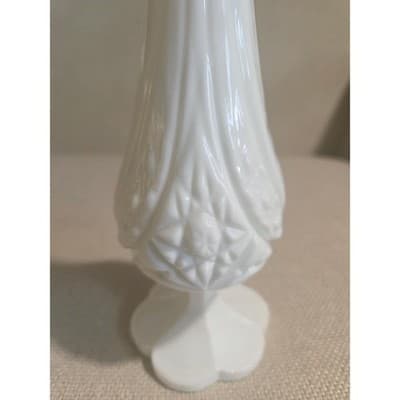 RARE! Vintage Milk Glass Vase – Geometric Diamond Pattern – Ruffled Top - Thumbnail 3