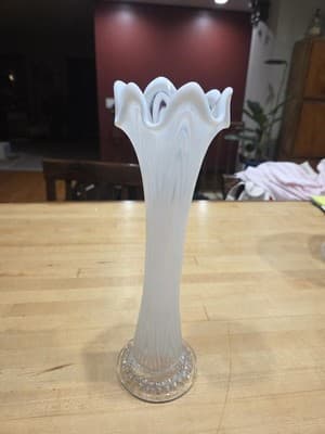 ANTIQUE 1907 FENTON WHITE OPALESCENT SWUNG TREE TRUNK VASE PLUNGER BOTTOM 11.5" - Thumbnail 2