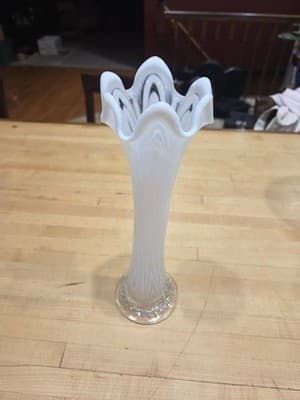 ANTIQUE 1907 FENTON WHITE OPALESCENT SWUNG TREE TRUNK VASE PLUNGER BOTTOM 11.5" - Thumbnail 3