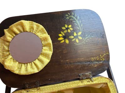 Vtg Wicker Box Purse Yellow Mod DAISY Handbag Velvet Ribbon Mirror Cottagecore - Thumbnail 7