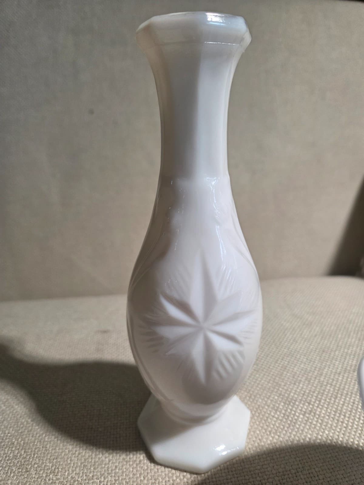 Lot of 3 Vintage Fenton White Milk Glass Top Hats 2 Sizes Bud Vase Choice - Thumbnail 6