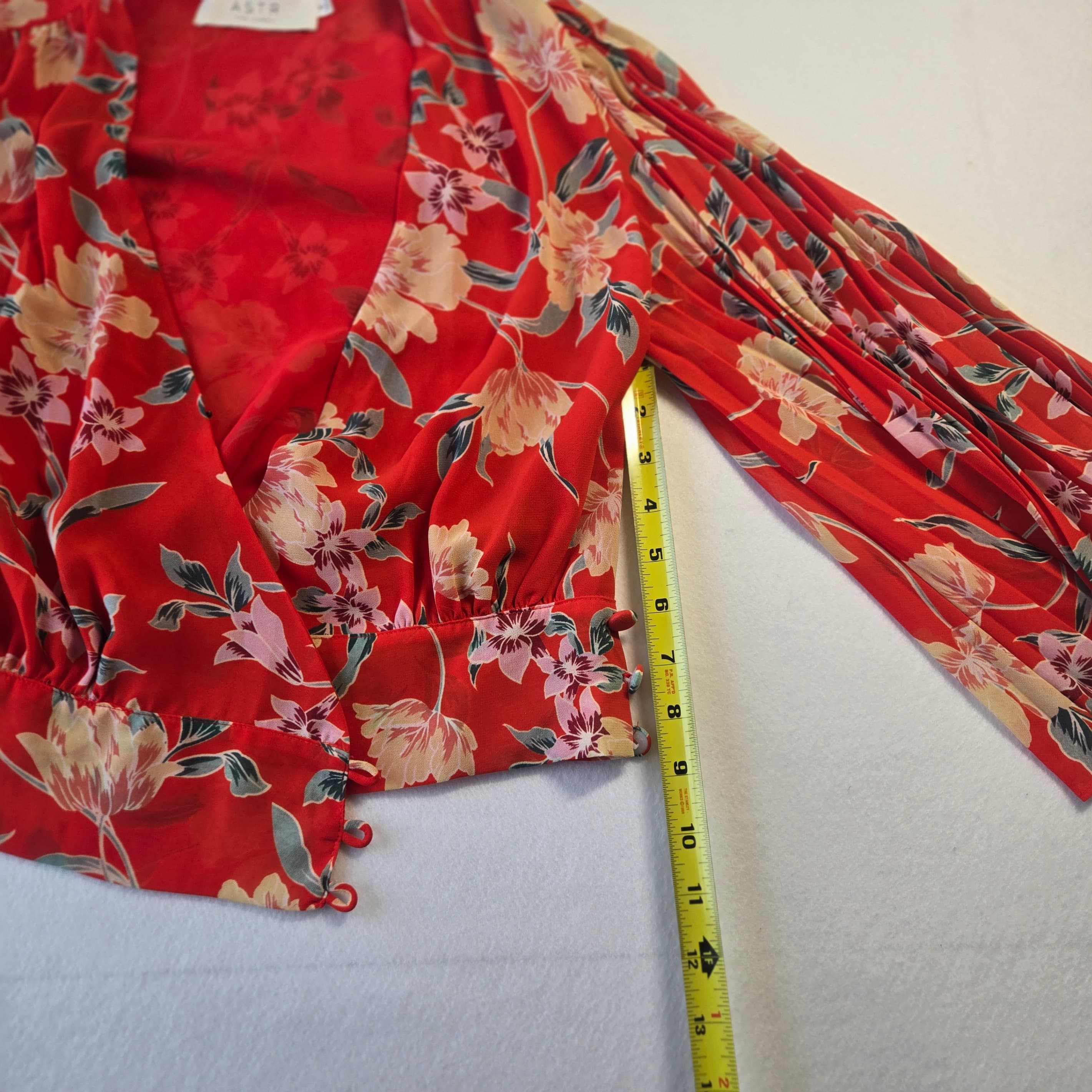 ASTR Floral Puff Sleeve Wrap Top Size Small - Thumbnail 4