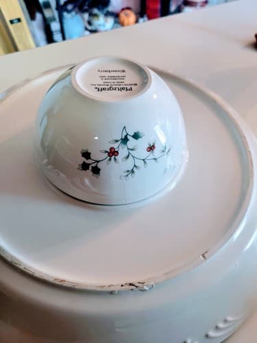 Pfaltzgraff Winterberry Christmas / Holiday 14" Chip Plate & Bowl - Thumbnail 4