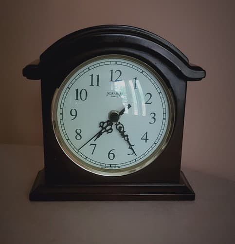 VTG Ingraham Quartz Smooth Dark Wood W/Gold Rim Mantle Clock 1998 Toastmaster - Thumbnail 2