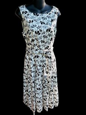 ANNE KLEIN Size 8 White Sleeveless Dress in Gray/Black Floral Pattern --