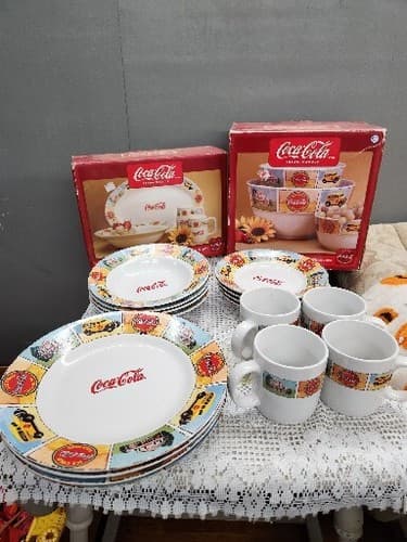 Coca-Cola Good Old Days 16 Piece Vintage Dinnerware Set. - Thumbnail 2