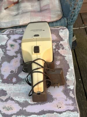 Vintage Black & Decker Dustbuster Cordless Vacumm 1980s Vacuum Does Not Charge - Thumbnail 2