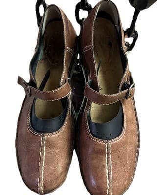Clark’s Size 9 Leather Brown Appely Walk Mary Jane Shoes