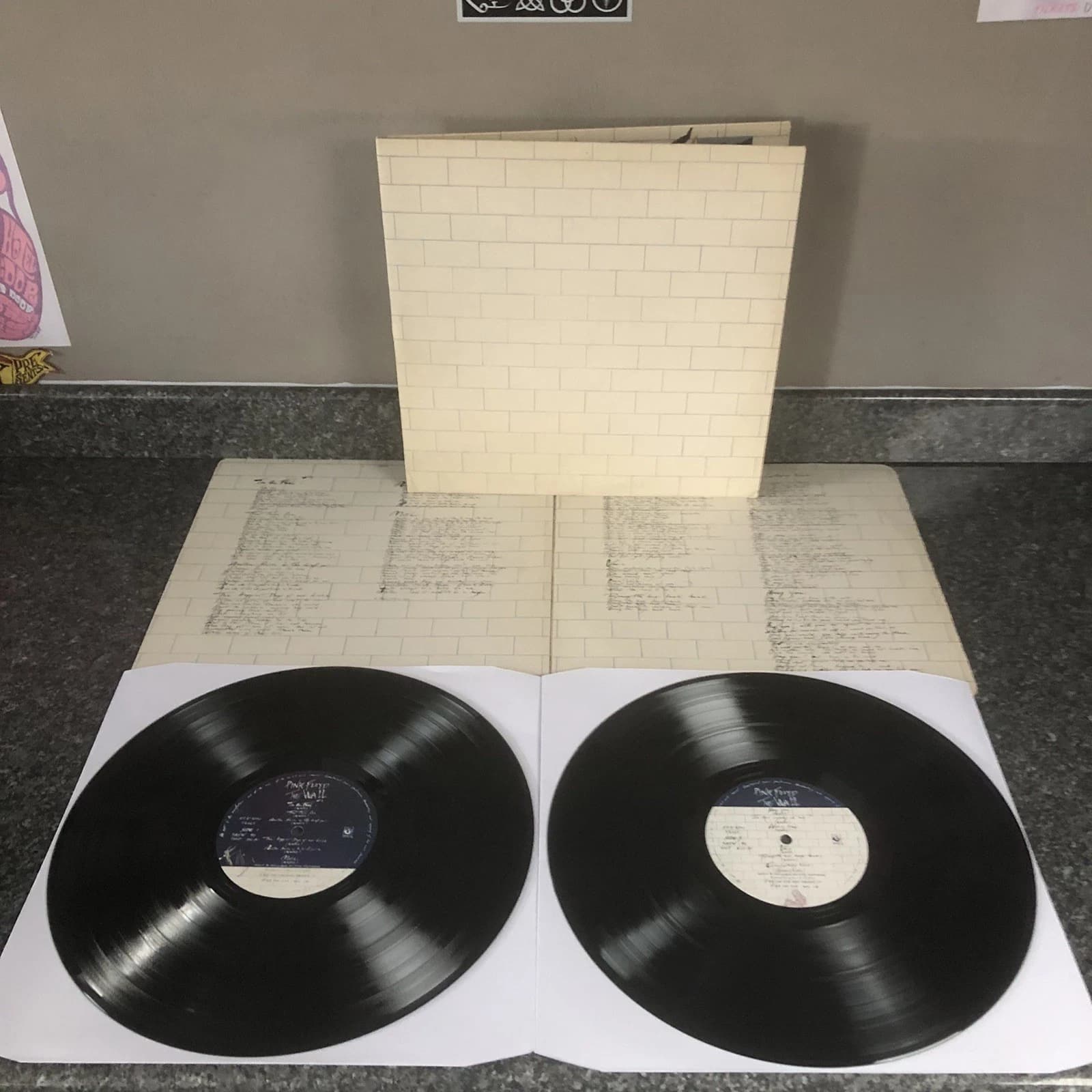 Pink Floyd The Wall Vinyl Record Original 1970s Pressing - Thumbnail 4