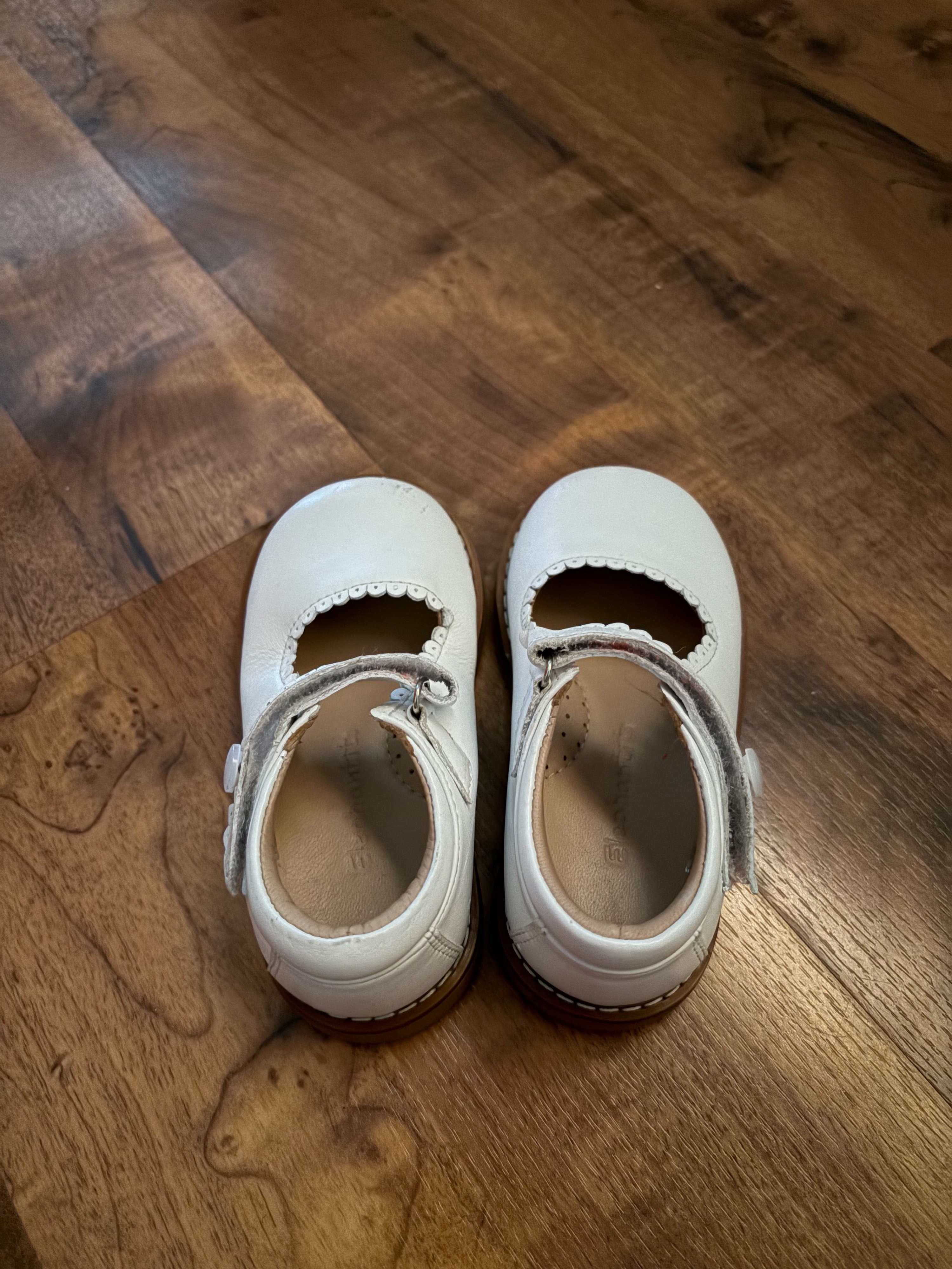 Elephantito girls size 7 white Mary Jane’s - Thumbnail 2