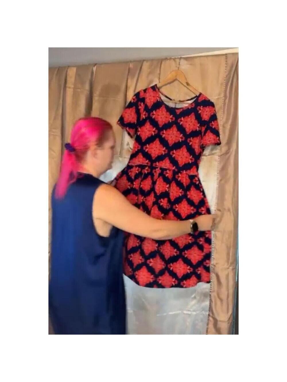 LULAROE Amelia Knee Length Dress Pleated Pockets - Thumbnail 3