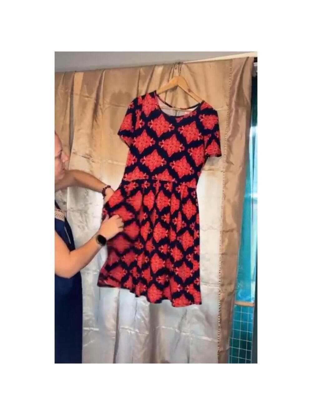 LULAROE Amelia Knee Length Dress Pleated Pockets - Thumbnail 4