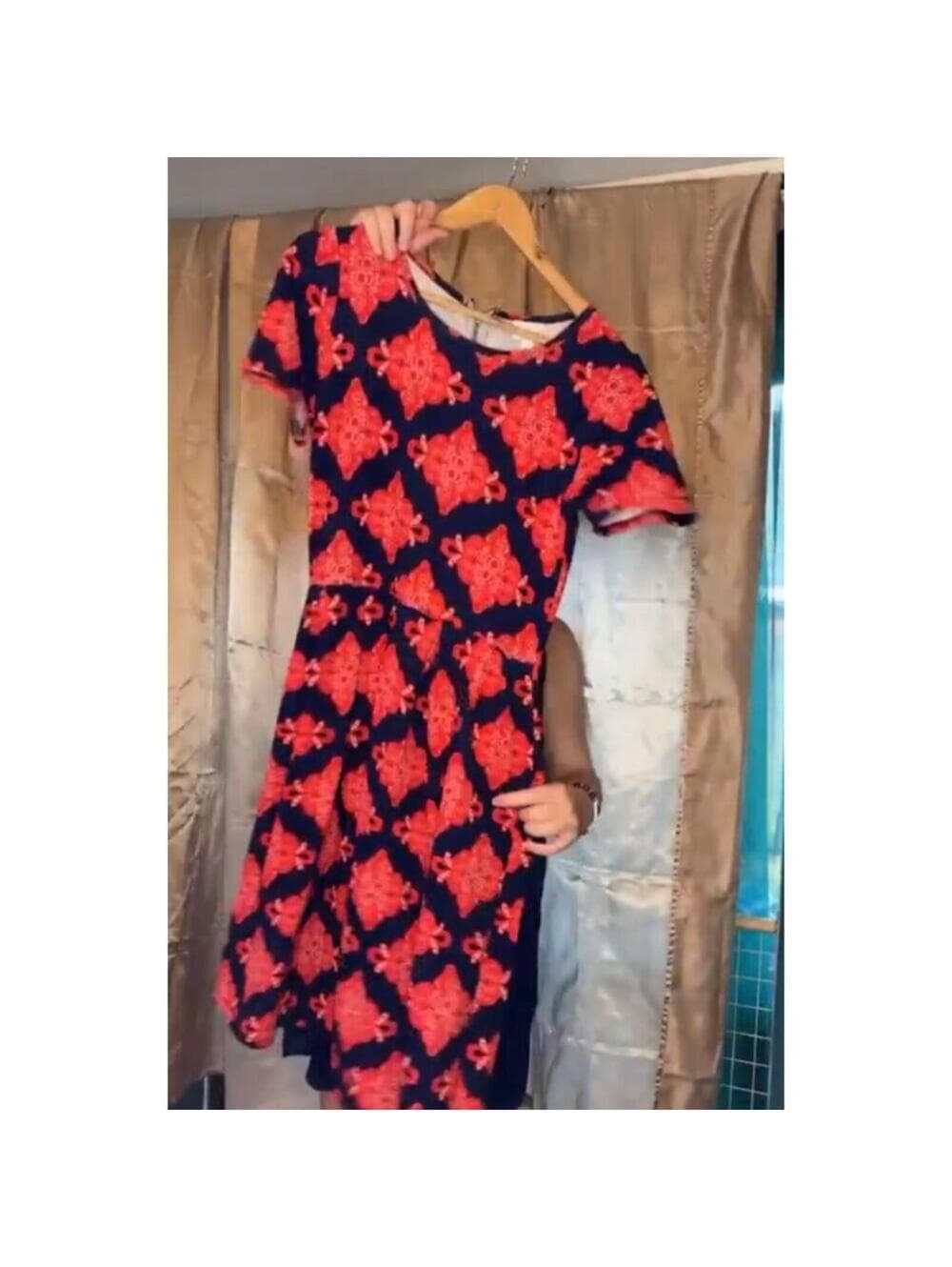 LULAROE Amelia Knee Length Dress Pleated Pockets - Thumbnail 8