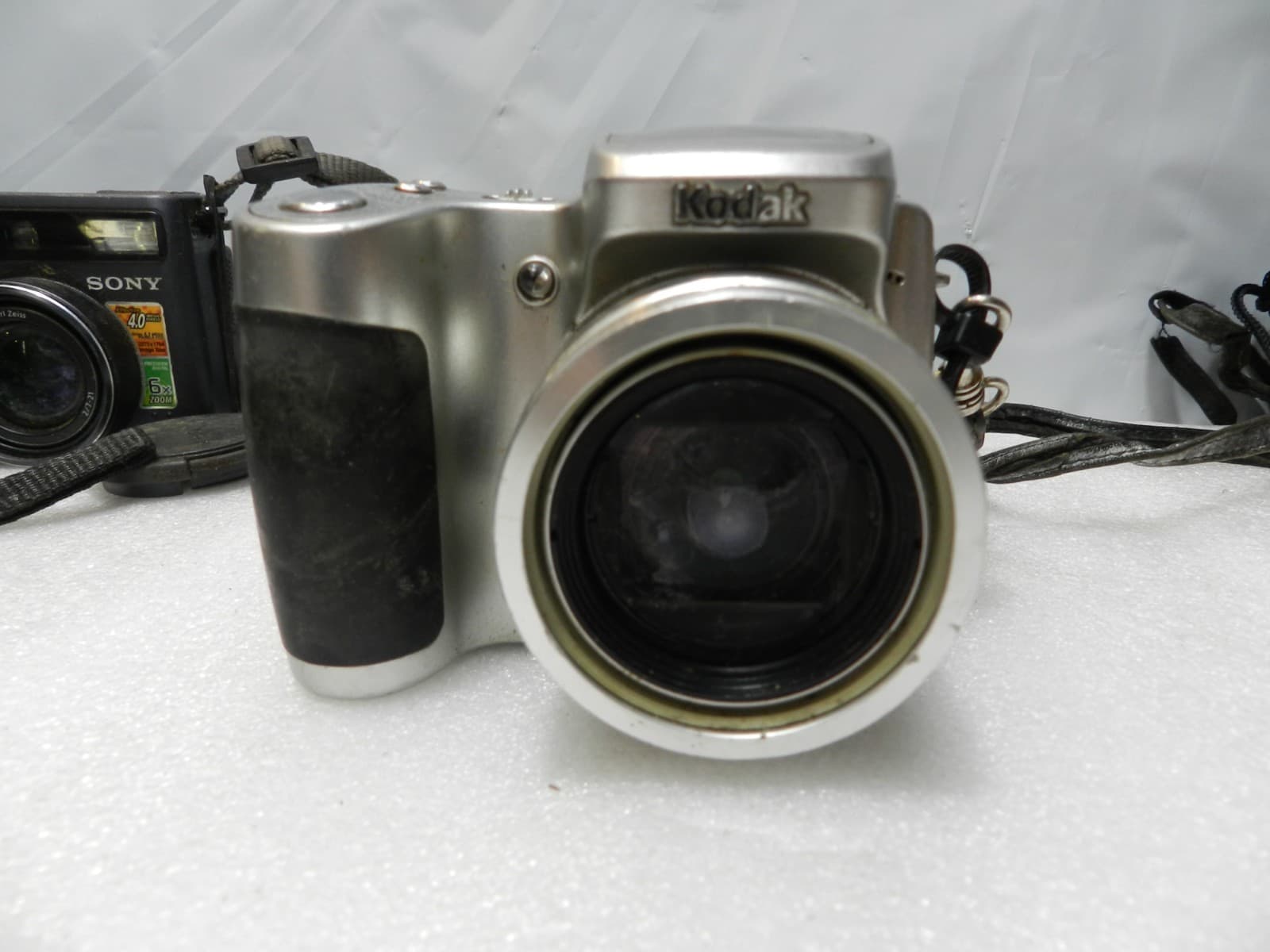 7 Assorted Digital Compact Cameras Olympus Kodak Sony Nikon (E77K) - Thumbnail 13