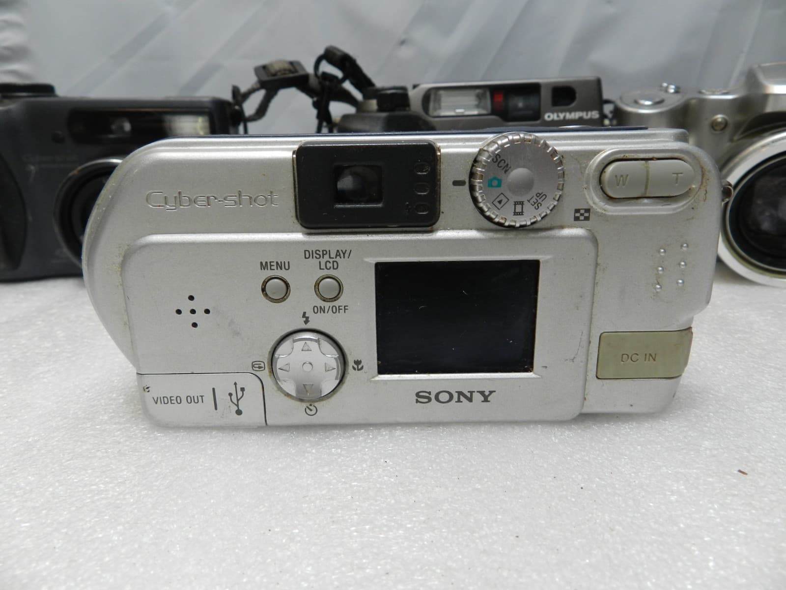 7 Assorted Digital Compact Cameras Olympus Kodak Sony Nikon (E77K) - Thumbnail 8