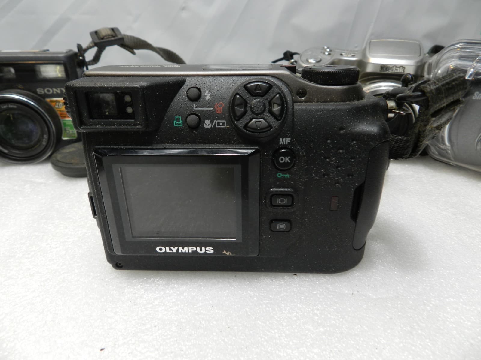 7 Assorted Digital Compact Cameras Olympus Kodak Sony Nikon (E77K) - Thumbnail 11