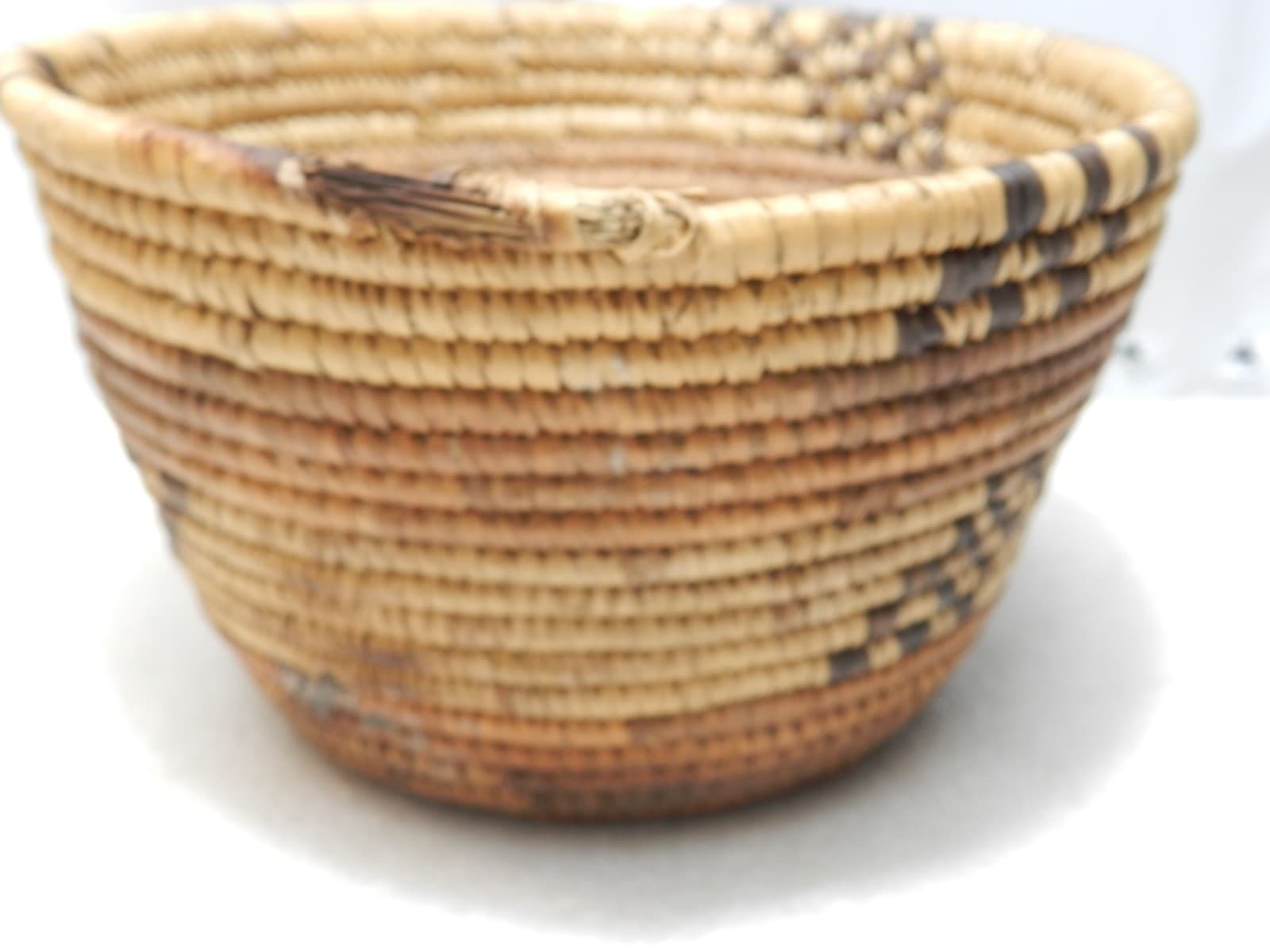Native American Pima/Papago (Tohono O'odham) Hand-Woven Coiled Basket Bowl C53S - Thumbnail 3