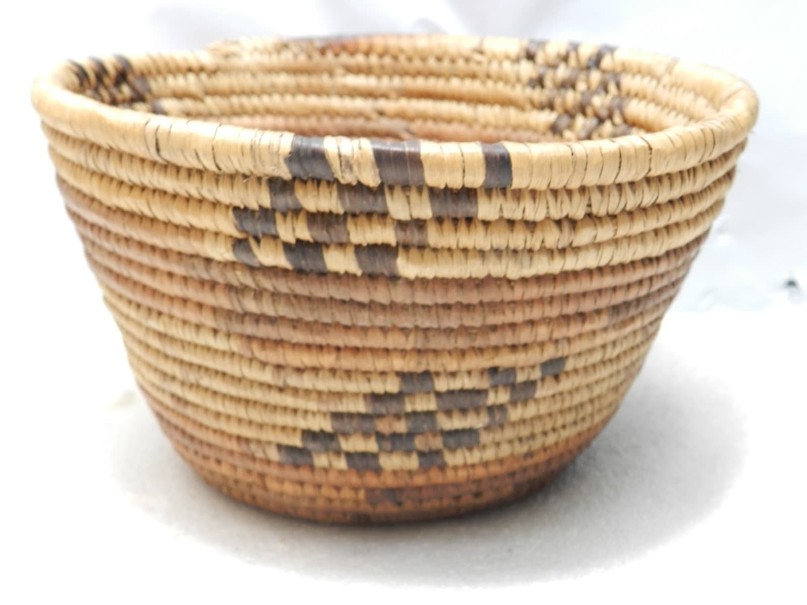 Native American Pima/Papago (Tohono O'odham) Hand-Woven Coiled Basket Bowl C53S - Thumbnail 2