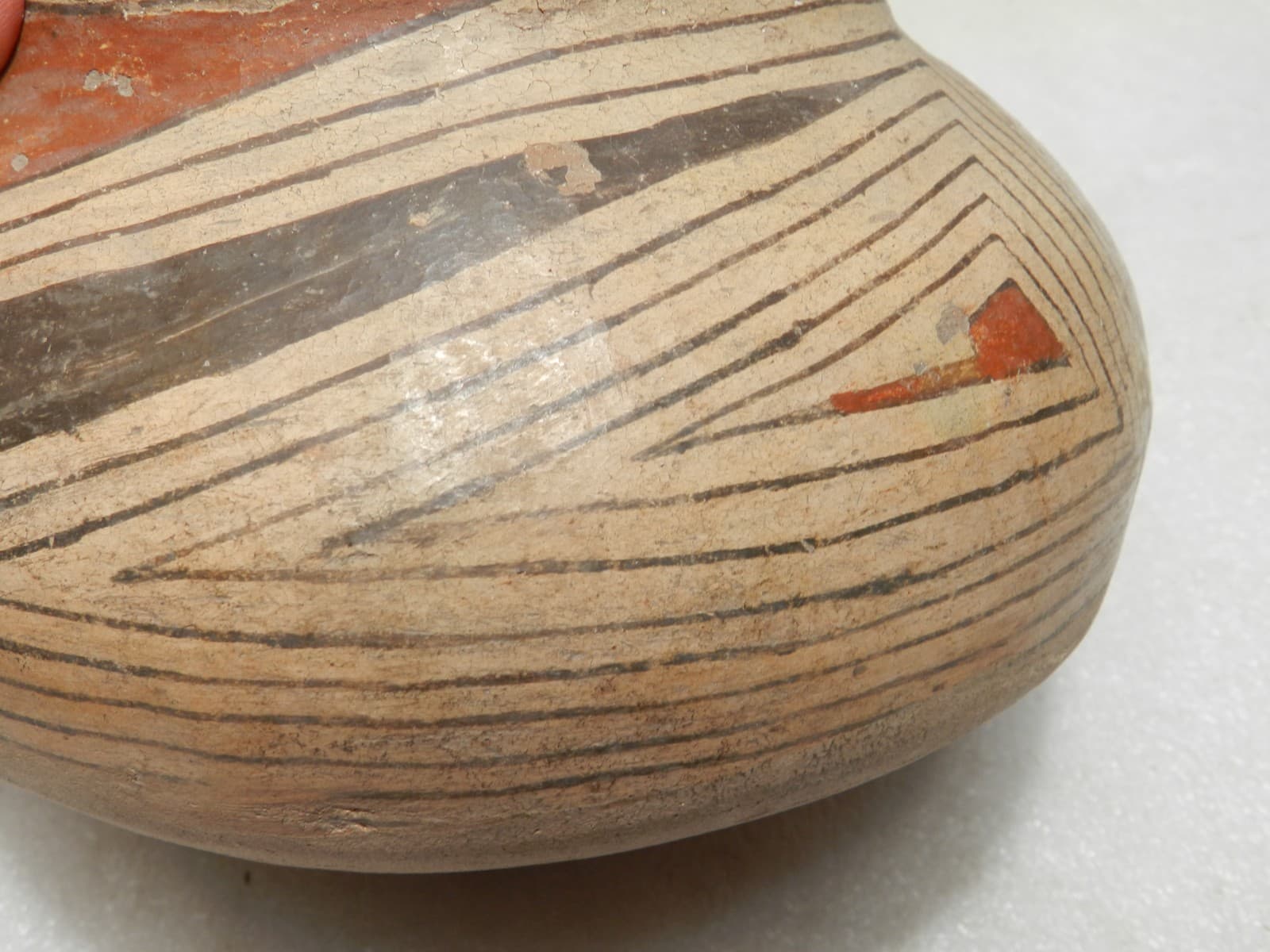 Pre-Columbian Casas Grandes Ramos Polychrome Pottery Jar / Olla 1150 to 1450 CE - Thumbnail 9