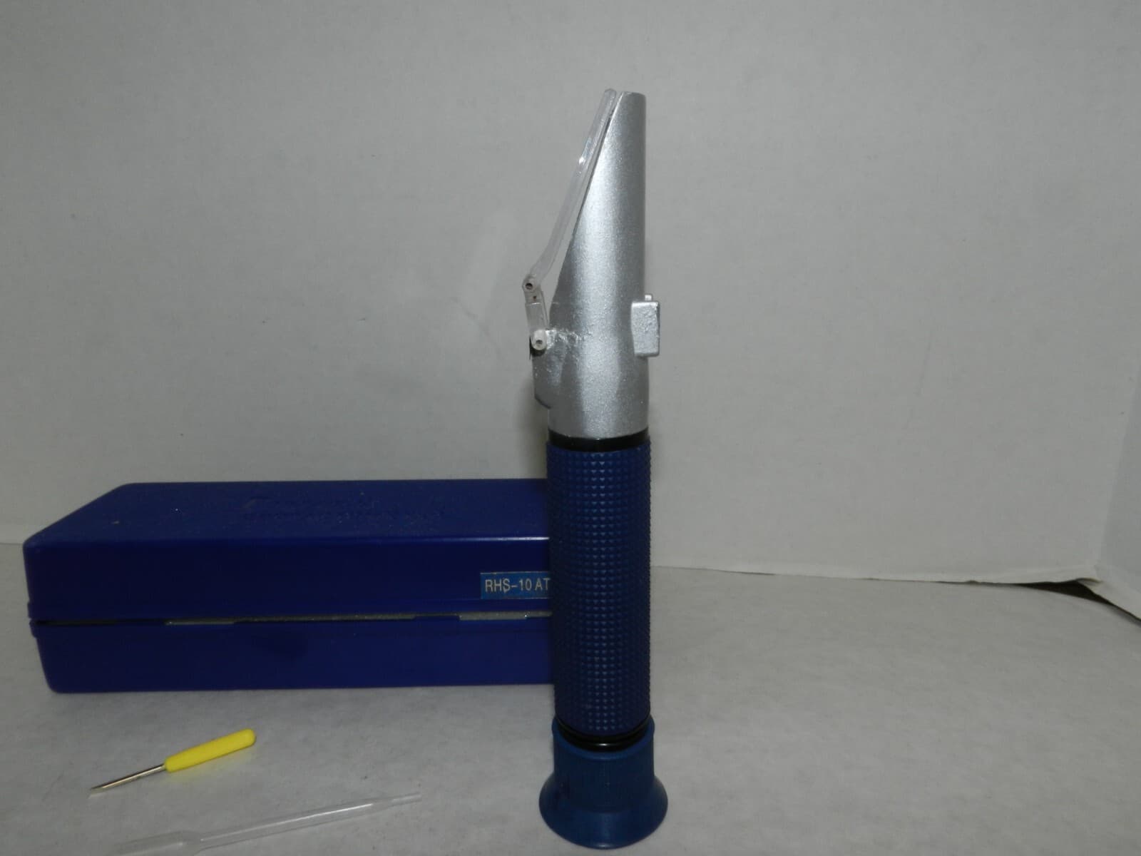 RHS-10ATC Portable Saltwater Refractometer Q6 - Thumbnail 2