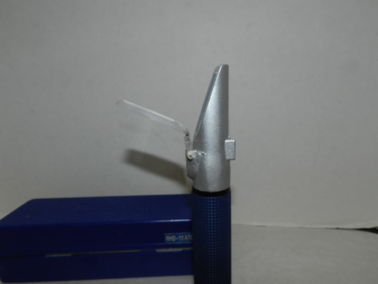 RHS-10ATC Portable Saltwater Refractometer Q6 - Thumbnail 3