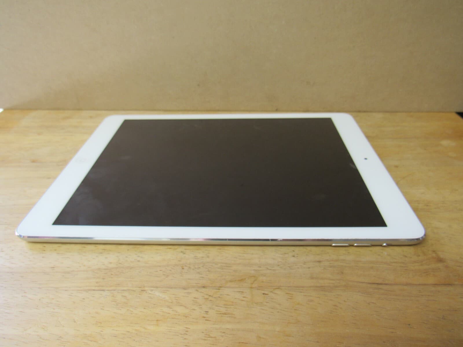 Apple iPad Air WiFi 16gb White / Silver Model A1474 Excellent Condition - Thumbnail 5